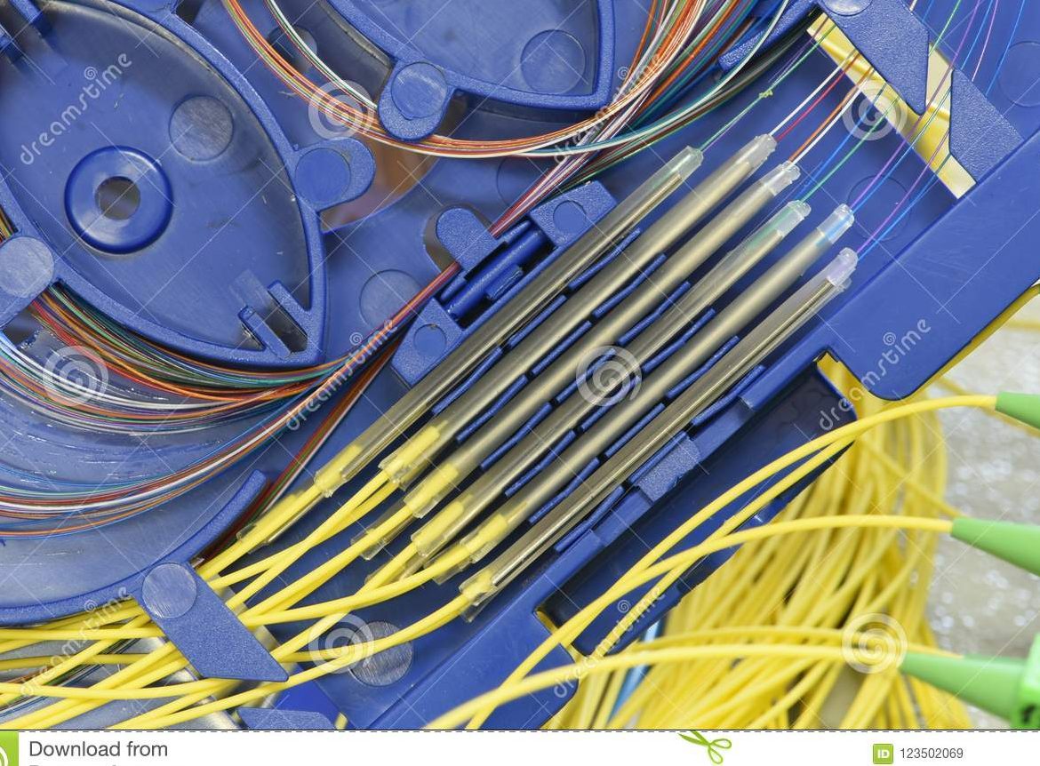 Conecta tus cables de fibra con la bandeja de empalme – Fibra Óptica